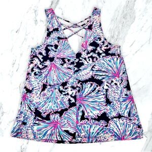 Lilly Pulitzer Kristen top XS
“Urchin Pink Vitamin Sea” pattern